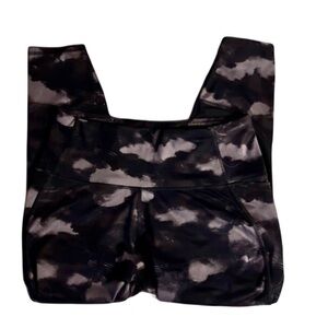 EUC! Women’s Bkack/Grey Camouflage Leggings Size XL